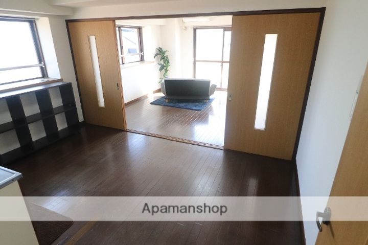 ライネクスト新川の居間