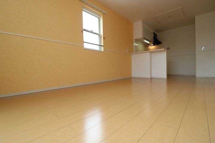 サン ウイングの居間