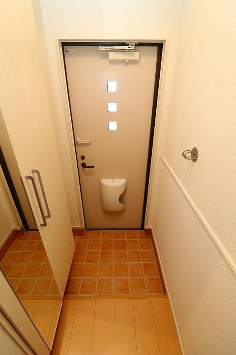 シャローム Bの玄関
