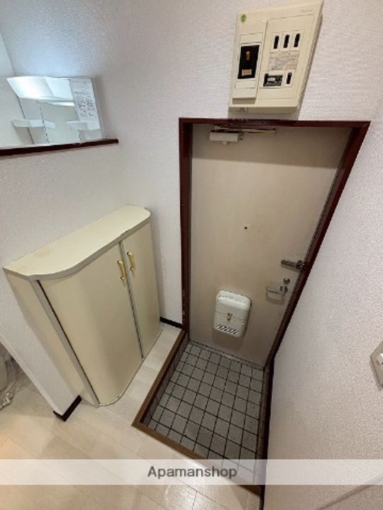 鹿児島県霧島市隼人町真孝の賃貸アパートの玄関