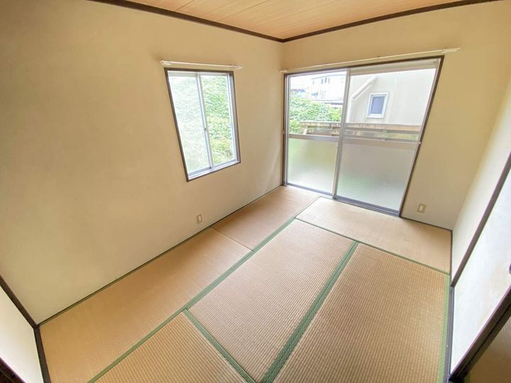 鹿児島県霧島市国分姫城の賃貸アパートの居間