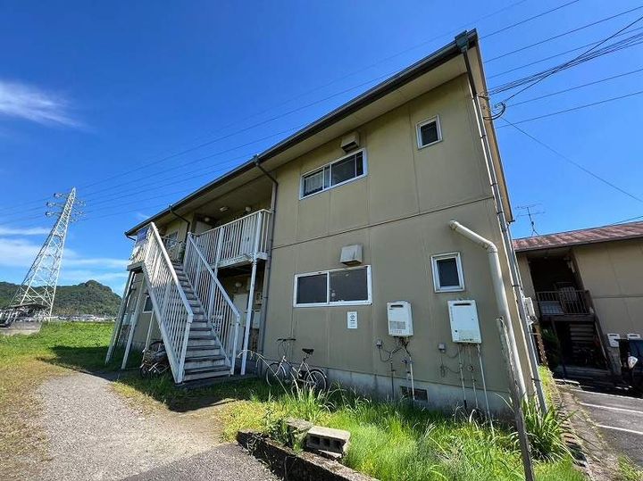 鹿児島県霧島市国分姫城の賃貸アパートの外観
