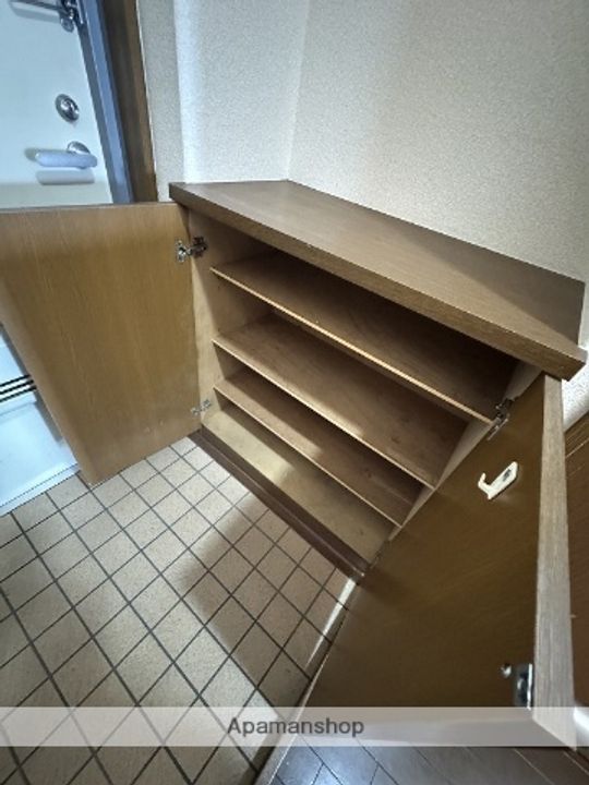 鹿児島県霧島市隼人町見次の賃貸マンションの内装