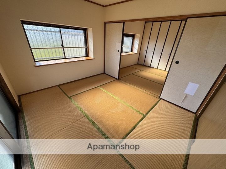 鹿児島県霧島市隼人町見次の賃貸マンションの内装