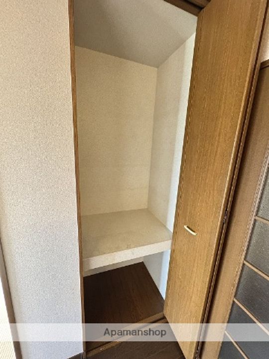 鹿児島県霧島市隼人町見次の賃貸マンションの内装