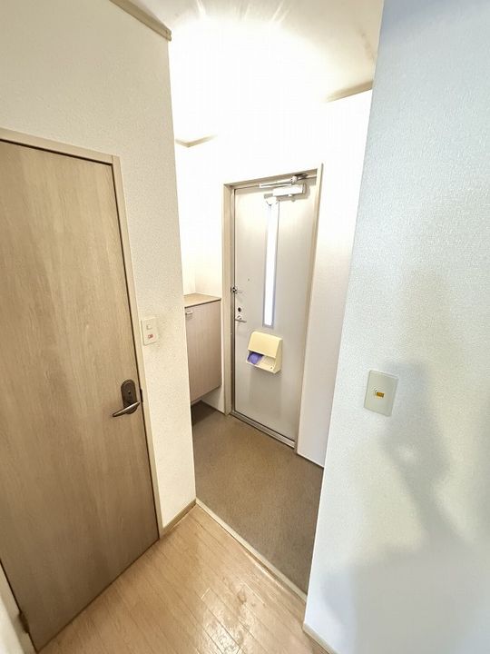 鹿児島県霧島市隼人町姫城3丁目の賃貸アパートの玄関