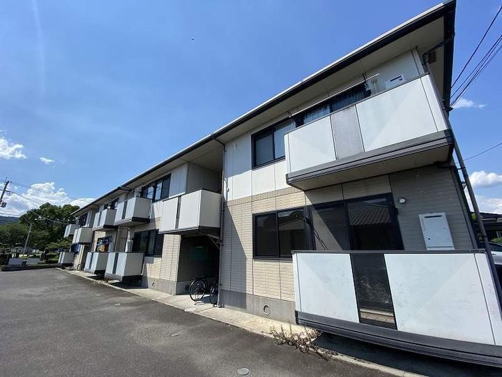 鹿児島県霧島市隼人町姫城3丁目の賃貸アパートの外観