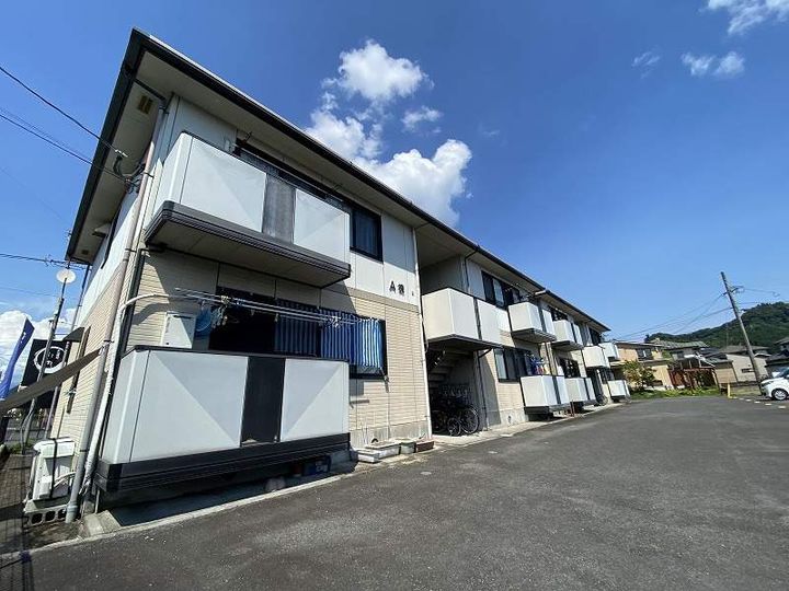 鹿児島県霧島市隼人町姫城3丁目の賃貸アパートの外観