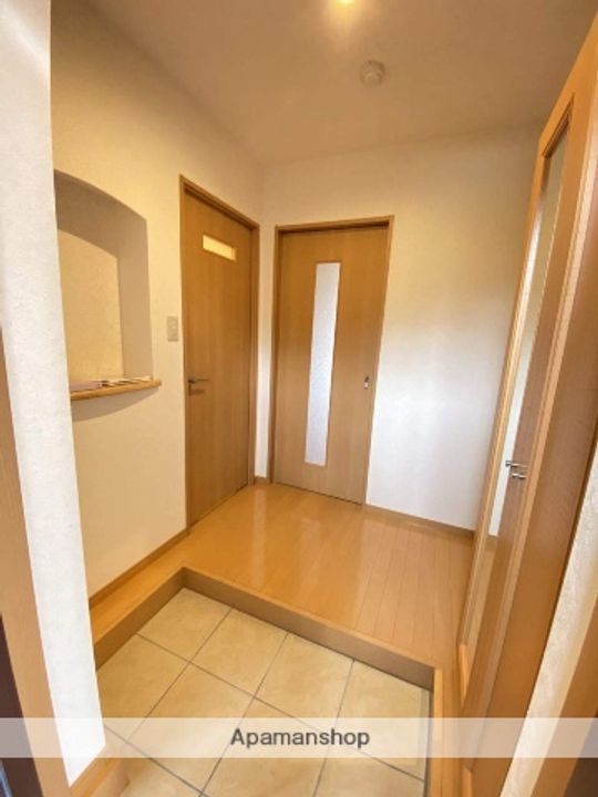 鹿児島県姶良市加治木町木田の賃貸マンションの玄関