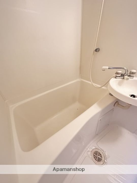 鹿児島県姶良市脇元の賃貸アパートの風呂