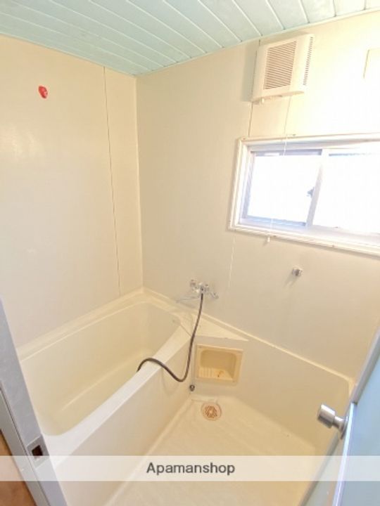 鹿児島県姶良市西餅田の賃貸アパートの風呂