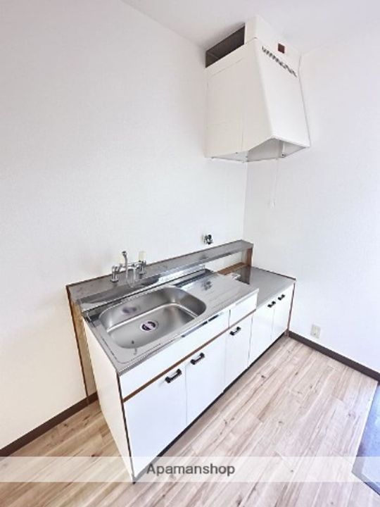 鹿児島県姶良市平松の賃貸アパートのキッチン