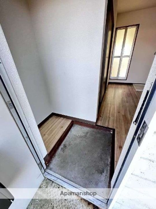 鹿児島県姶良市平松の賃貸アパートの玄関