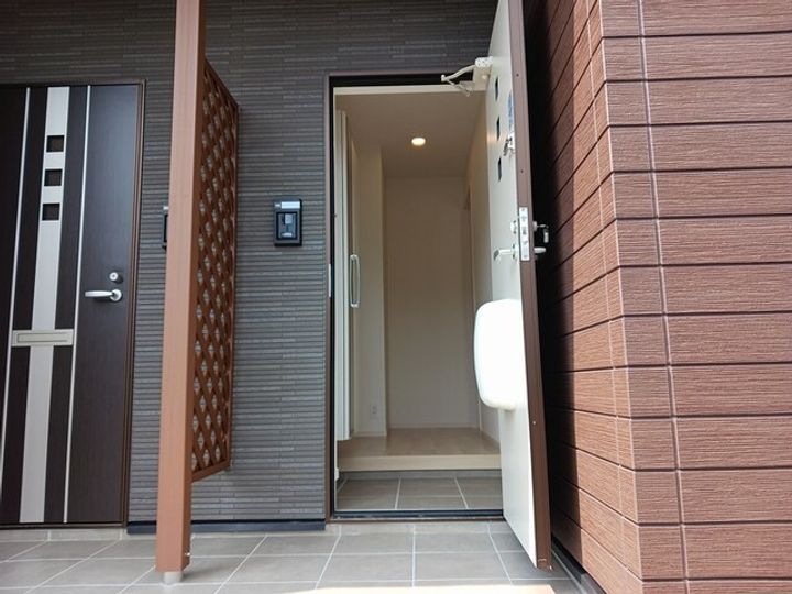 シャルールの玄関