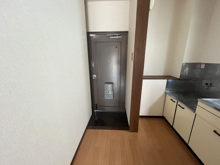 メゾンフジの玄関