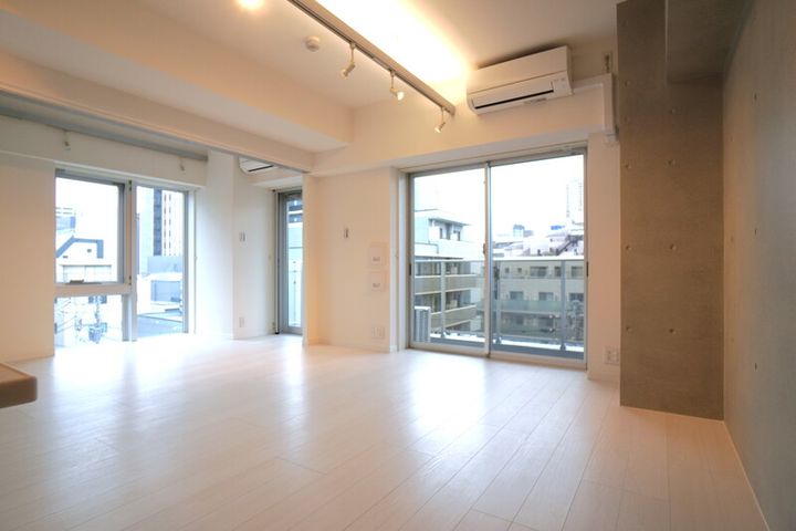 東京都新宿区新小川町(マンション)の賃貸物件の居間