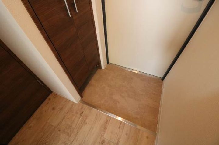 ラグゼ山の手の玄関