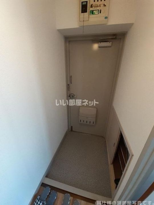 ロイヤル前山の玄関