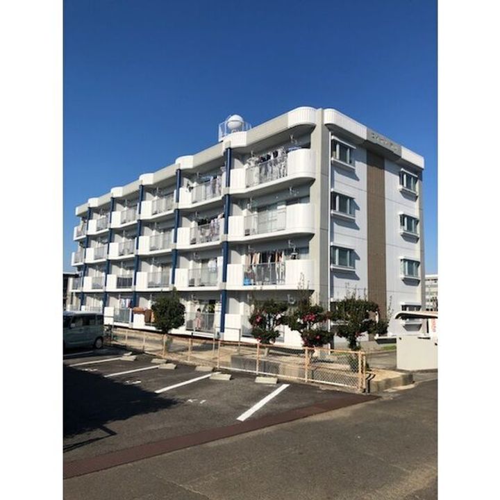 ロイヤル前山の外観