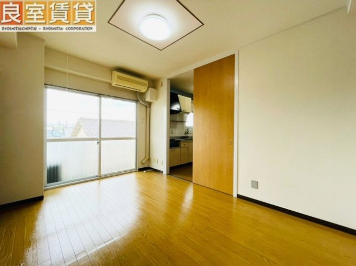 メゾン旭の居間