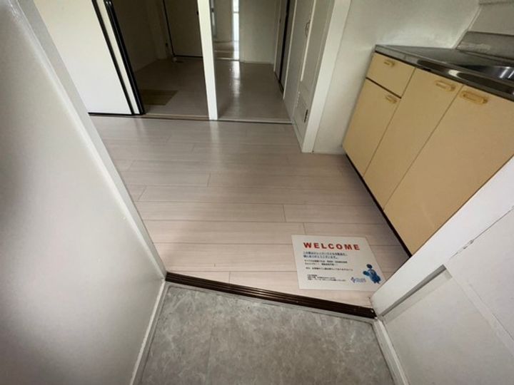 ビレッジハウス下更地2号棟の玄関