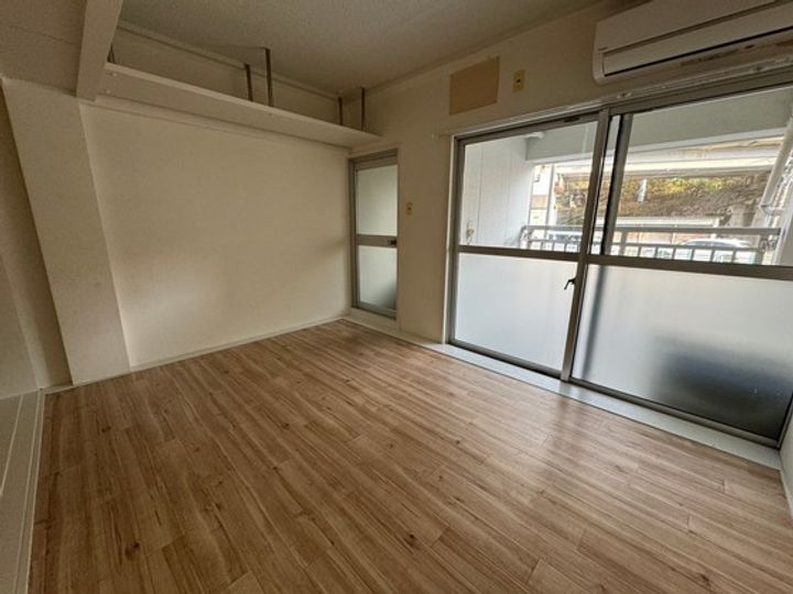 ビレッジハウス下更地2号棟の居間