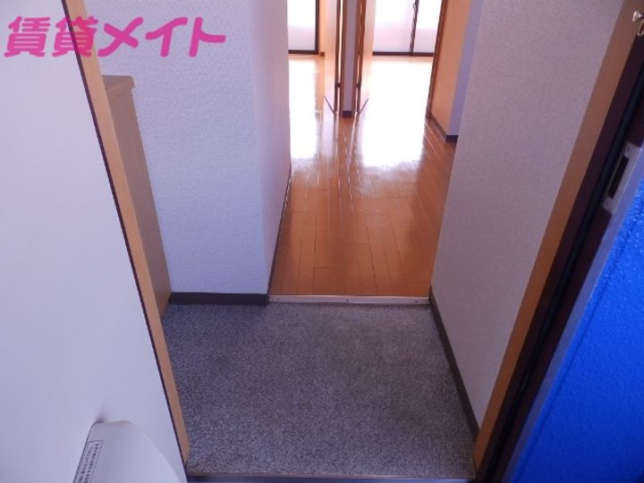NEXTAGE B棟の玄関