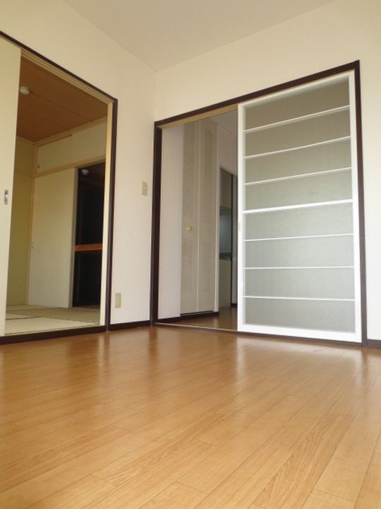 ビラージュAの居間