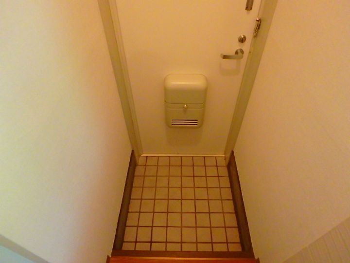 ユーハイツの玄関