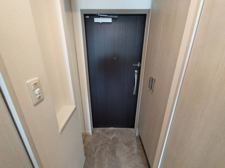 ソルテラス OSAKA EAST GATEの玄関