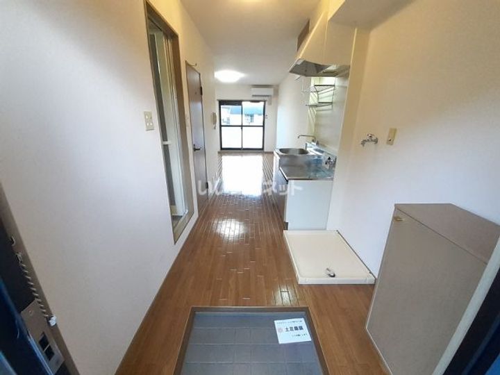 三重県名張市鴻之台4番町(アパート)の賃貸物件の玄関