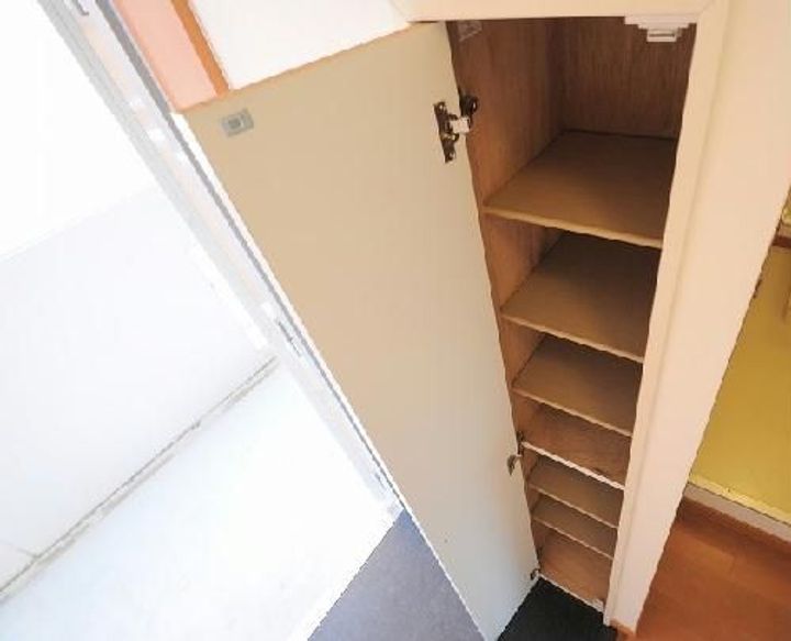 レオパレスEIKIの玄関