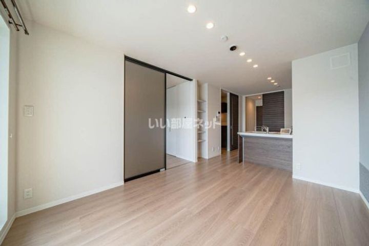 三重県四日市市本郷町(マンション)の賃貸物件の居間