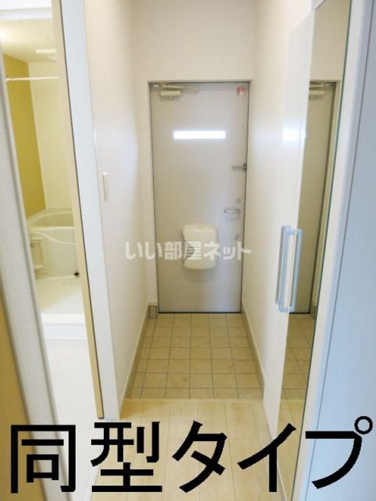 ロイヤルイーストKの玄関