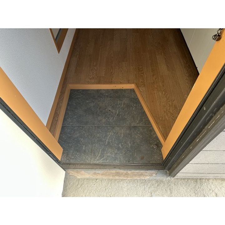 グリーンコーポ浜田1号館の玄関