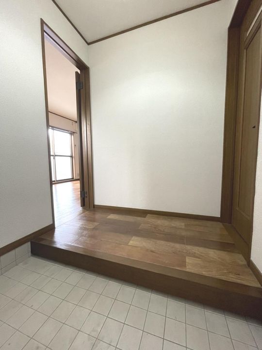 ハイツローゼの玄関