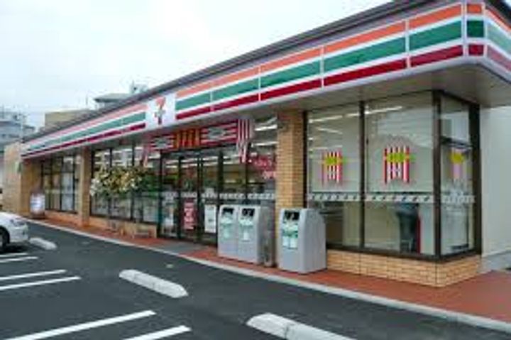 パープルソシアの周辺