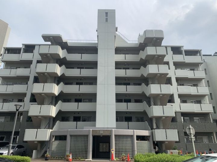 コロネード原山5号棟の外観