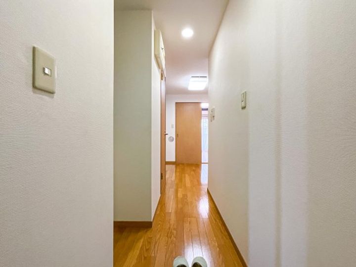 さつきビルの玄関