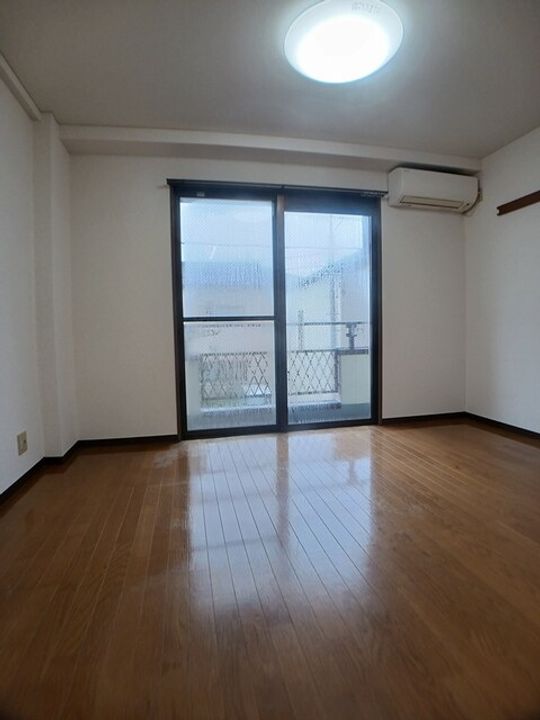 ヴァリエファジマンションの居間