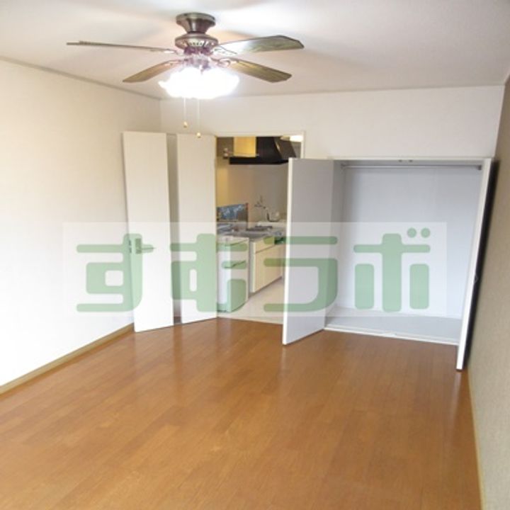 パシフィックモナークの居間