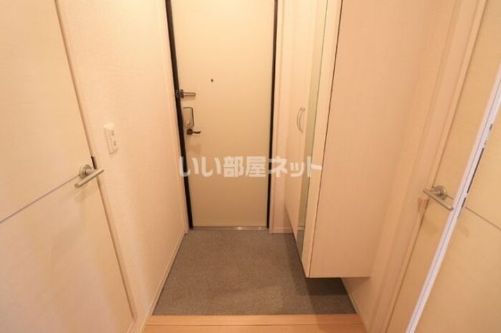 埼玉県草加市八幡町(アパート)の賃貸物件の玄関