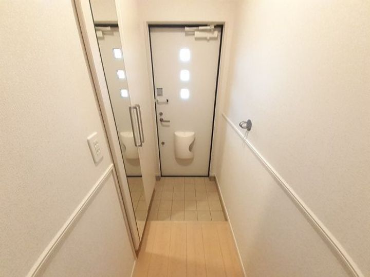 ウィステリアK Iの玄関