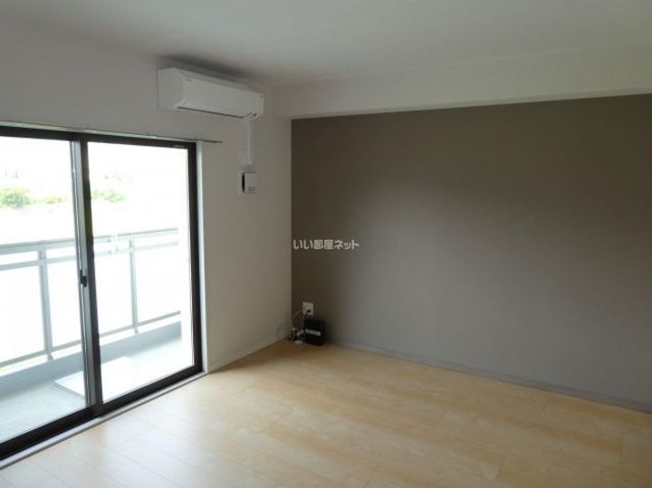 兵庫県宝塚市中筋5(マンション)の賃貸物件の居間