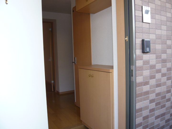 ルエカーサ真野の玄関