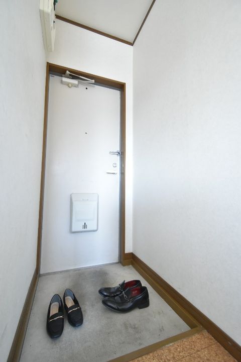 ハイツブリッジの玄関