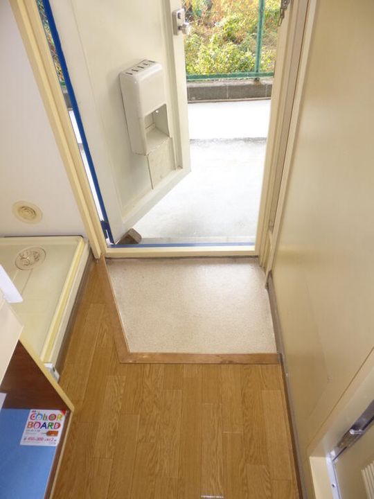 ハイツタケハナの玄関