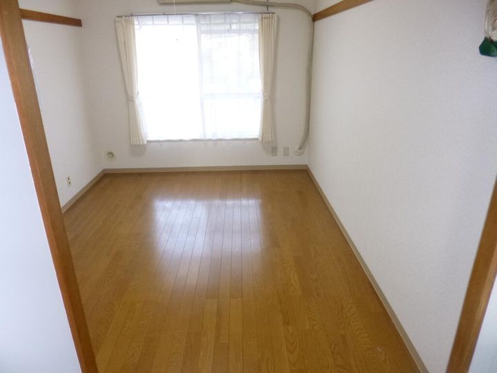 ハイツタケハナの居間