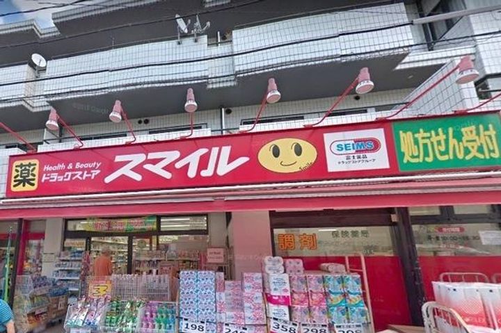 シャイニー・エイトの周辺