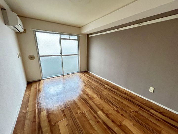 ハイツたかすの居間